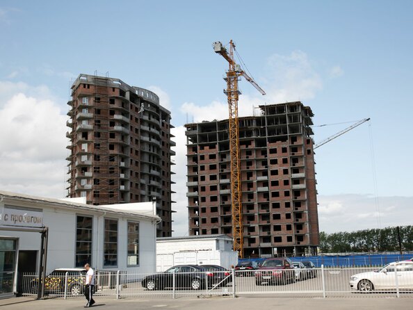 Ход строительства июнь 2009, б/секции 2 и 1, вид с Алексеева