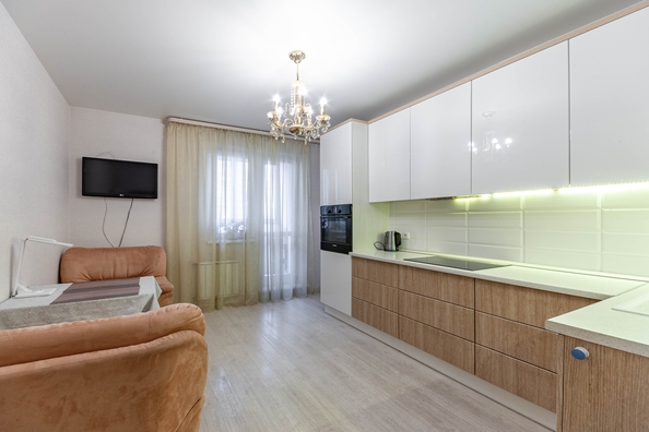 
   Продам 1-комнатную, 52 м², Алексеева ул, 48а

. Фото 1.