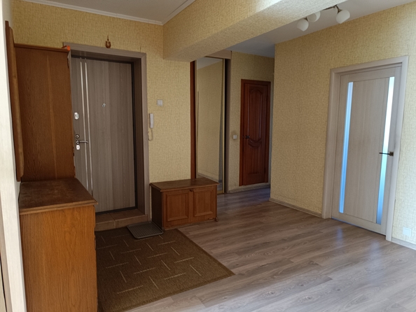 
  Сдам в аренду 4-комнатную квартиру, 117.6 м², Красноярск

. Фото 2.