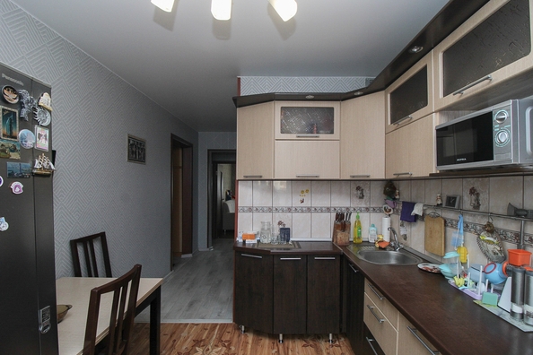 
   Продам 4-комнатную, 80 м², Забобонова ул, 12

. Фото 2.