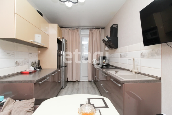 
   Продам 3-комнатную, 74 м², Авиаторов ул, 45

. Фото 2.