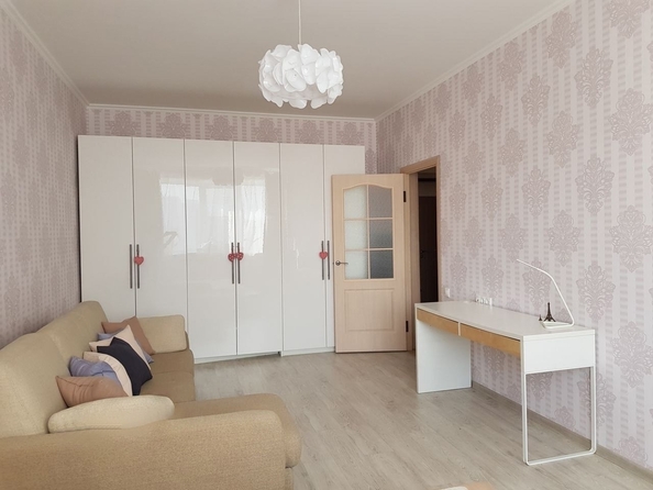 
  Сдам в аренду 1-комнатную квартиру, 40 м², Красноярск

. Фото 2.