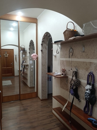 
   Продам 2-комнатную, 63.8 м², Малиновского ул, 30

. Фото 1.