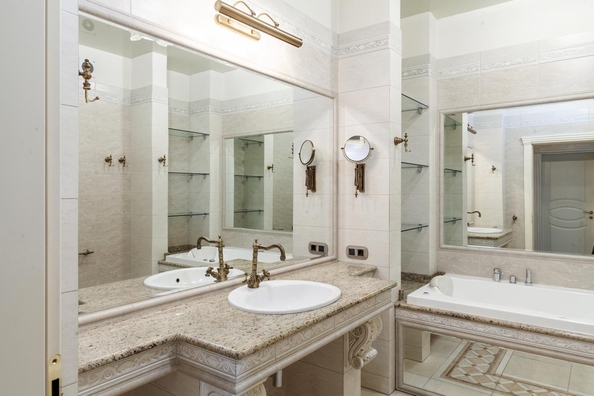 
  Продается 4-комн. квартира, 147 м², Менжинского ул, д. 10д
. Фото 15.