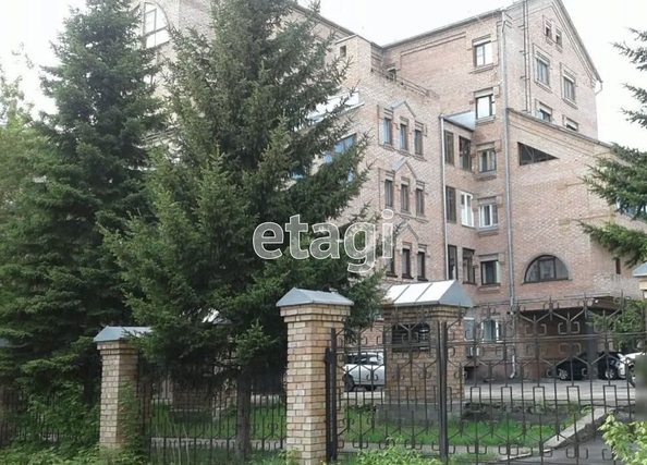 
   Продам 4-комнатную, 241 м², Профинтерна ул, 40А

. Фото 9.