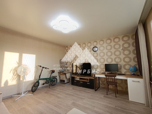 
   Продам 3-комнатную, 66.5 м², Малахова ул, 144

. Фото 3.