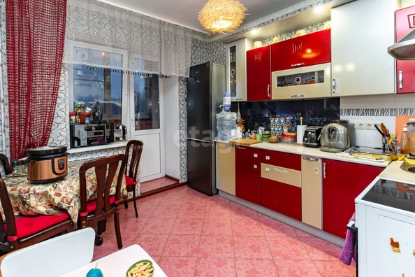 
   Продам 3-комнатную, 76.5 м², Чудненко ул, 3Б

. Фото 2.