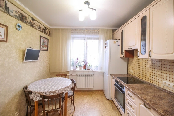 
   Продам 3-комнатную, 71.4 м², Новгородская ул, 14

. Фото 4.