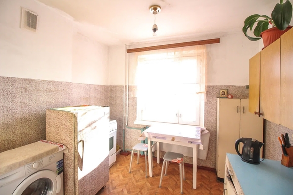 
   Продам 2-комнатную, 49.2 м², Чеглецова ул, 54

. Фото 2.