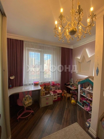 
  Продается 3-комн. квартира, 85 м², Солнечная Поляна ул
. Фото 4.
