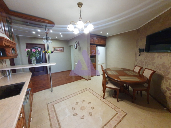 
  Продается 3-комн. квартира, 88 м², Попова ул, д. 98
. Фото 8.