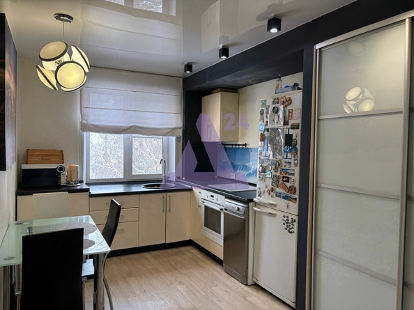 
  Продается 3-комн. квартира, 61.5 м², Островского ул, д. 10
. Фото 4.