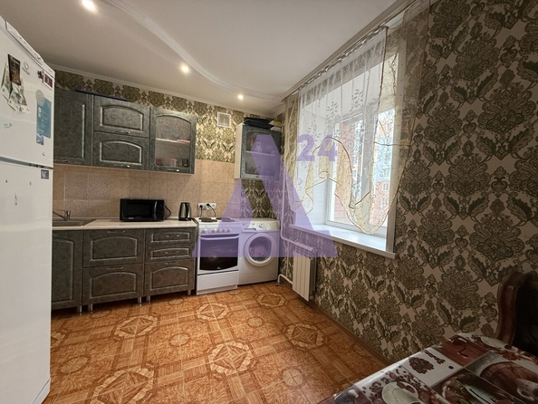 
  Продается 1-комн. квартира, 37 м², Лазурная ул, д. 40
. Фото 5.