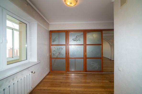 
   Продам 4-комнатную, 253 м², Александра Невского ул, 2

. Фото 24.