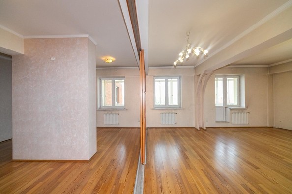 
   Продам 4-комнатную, 253 м², Александра Невского ул, 2

. Фото 26.