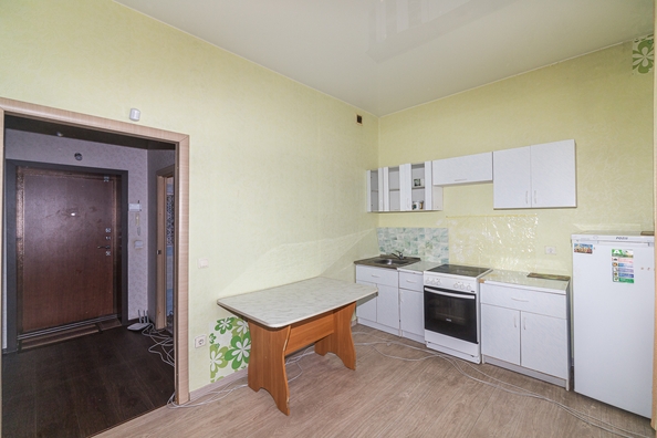 
   Продам 2-комнатную, 46 м², Зеленая ул (Зеленый Берег мкр), 10

. Фото 4.