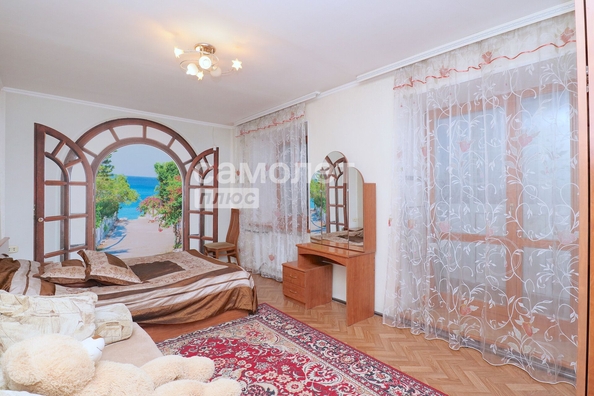 
   Продам 3-комнатную, 72.3 м², Радищева ул, 4

. Фото 3.