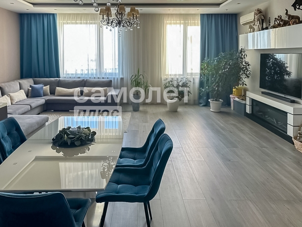 
   Продам 4-комнатную, 138.5 м², Свободы ул, 3

. Фото 8.