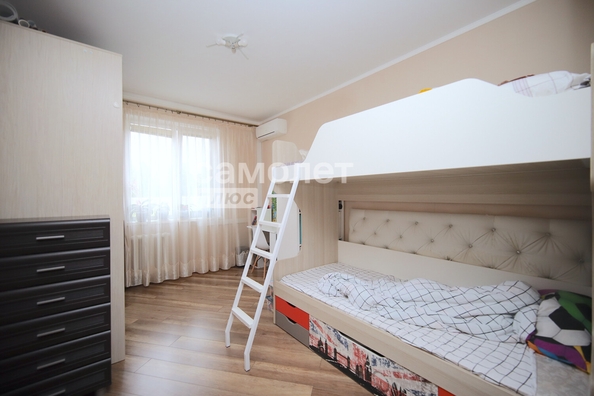 
   Продам 2-комнатную, 46.9 м², Осенний б-р, 2

. Фото 8.