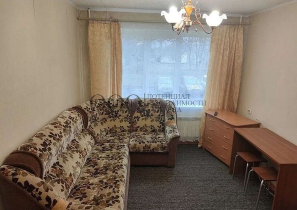 
   Продам 1-комнатную, 16.8 м², Строителей б-р, 50/2

. Фото 1.