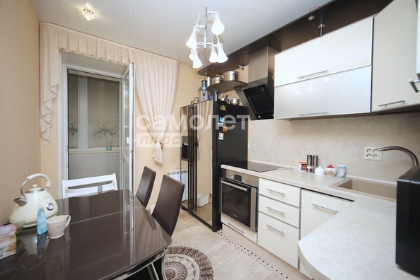 
   Продам 2-комнатную, 46.8 м², Шахтеров (Гравелит) тер, 39А

. Фото 2.