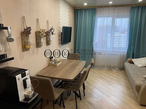 
   Продам 3-комнатную, 72.5 м², Шахтеров (Гравелит) тер, 74

. Фото 8.