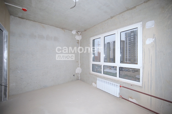 
   Продам 3-комнатную, 74.3 м², Строителей б-р, 60к2

. Фото 2.