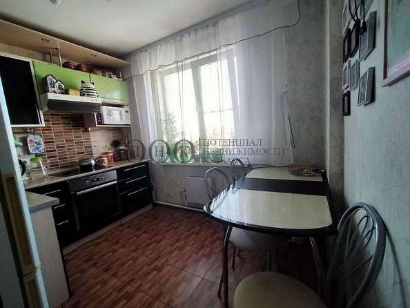 
   Продам 2-комнатную, 53.3 м², Рекордная ул, 19

. Фото 2.