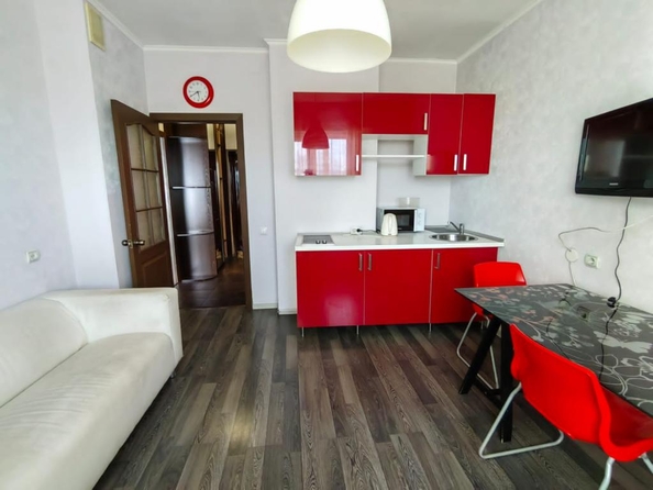 
   Продам 1-комнатную, 45 м², Запорожская  ул, 81/1

. Фото 3.