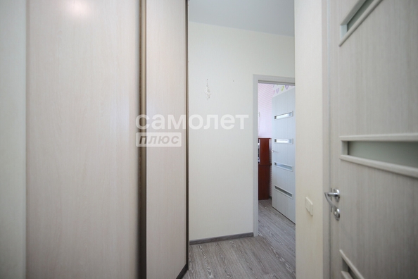 
   Продам 2-комнатную, 42.5 м², Кедровый б-р, 2

. Фото 3.