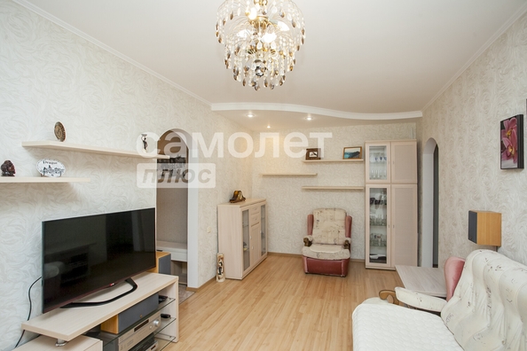 
  Продается 4-комн. квартира, 74.1 м², Ленина пр-кт, д. 143
. Фото 2.