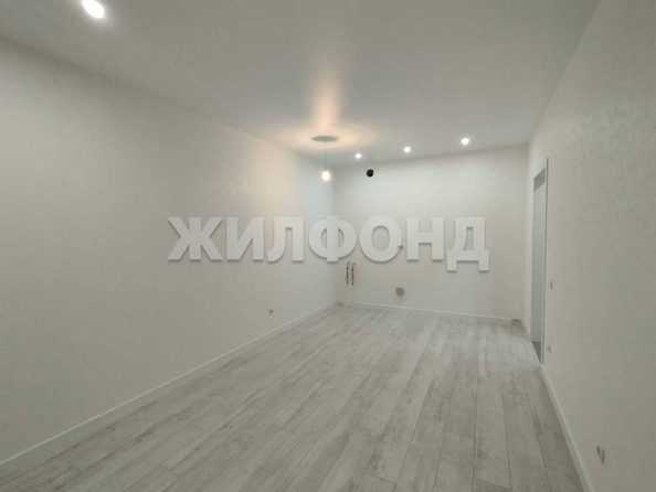 
   Продам 2-комнатную, 40 м², Октябрьская ул, 20

. Фото 1.