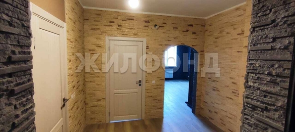 
   Продам 1-комнатную, 38.4 м², Героев Революции ул, 72

. Фото 1.