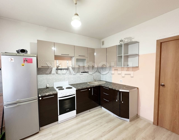 
   Продам 1-комнатную, 37.3 м², Петухова ул, 95/1

. Фото 2.