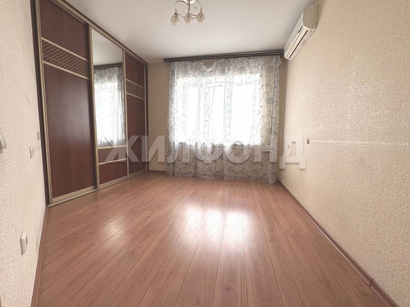 
   Продам 3-комнатную, 77.6 м², Волховская ул, 33/1

. Фото 3.