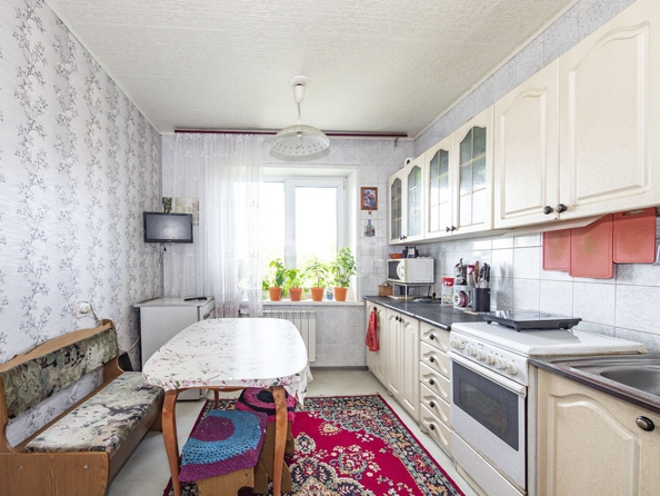 
   Продам 3-комнатную, 65.6 м², Объединения ул, 35/1

. Фото 1.