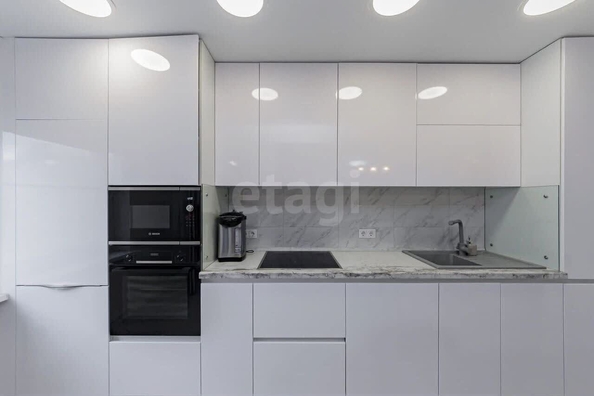 
   Продам 3-комнатную, 83 м², 2-я Обская ул, 71/1

. Фото 2.
