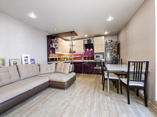 
   Продам 3-комнатную, 73.7 м², Вилюйская ул, 7

. Фото 2.