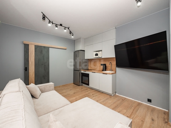 
   Продам 2-комнатную, 37.9 м², Кирова ул, 274

. Фото 3.