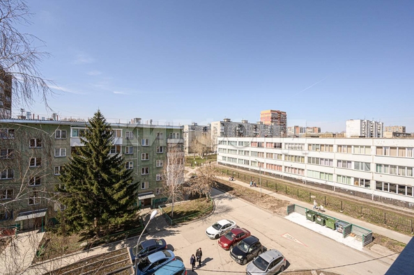 
   Продам 4-комнатную, 61 м², Ударная ул, 1/3

. Фото 12.