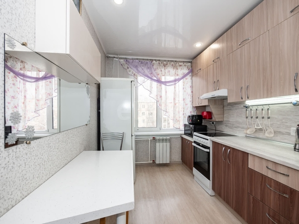 
   Продам 3-комнатную, 59.5 м², Объединения ул, 96/1

. Фото 2.