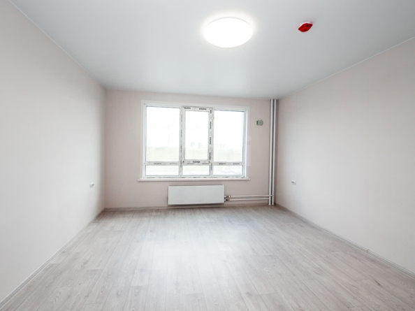 
   Продам 2-комнатную, 56 м², Татьяны Снежиной ул, 42/2

. Фото 4.