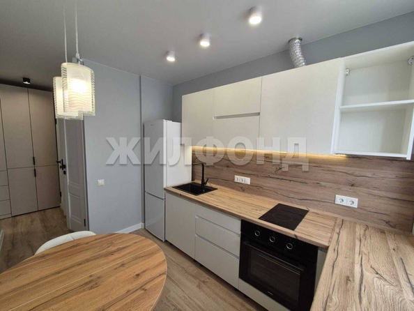 
   Продам 2-комнатную, 43.3 м², Железнодорожная ул, 6/1

. Фото 1.