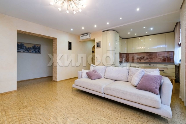 
  Продается 4-комн. квартира, 109 м², Троллейная ул, д. 7
. Фото 10.