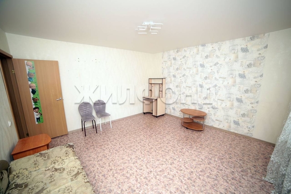 
   Продам 3-комнатную, 76.9 м², Петухова ул, 14/5

. Фото 3.