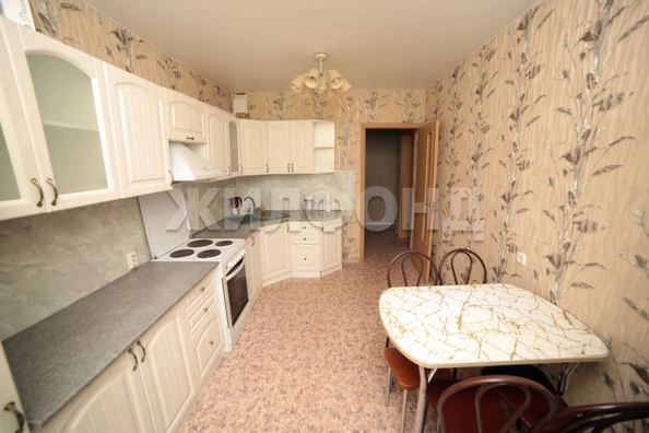 
   Продам 3-комнатную, 76.9 м², Петухова ул, 14/5

. Фото 9.