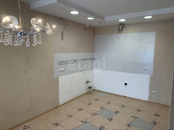 
   Продам 3-комнатную, 72.6 м², Героев Революции ул, 66

. Фото 5.