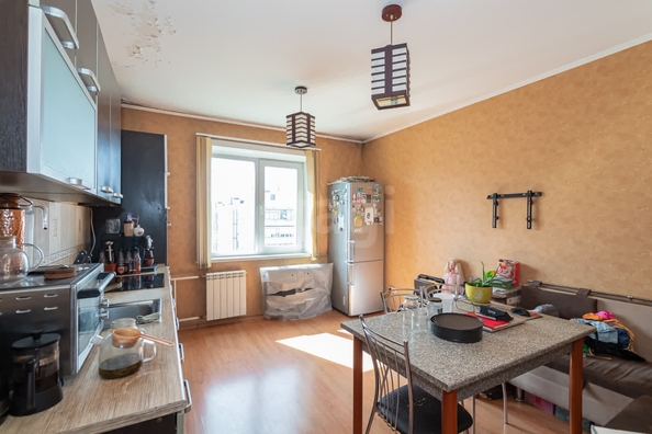 
   Продам 2-комнатную, 53.4 м², Иванова ул, 32

. Фото 3.