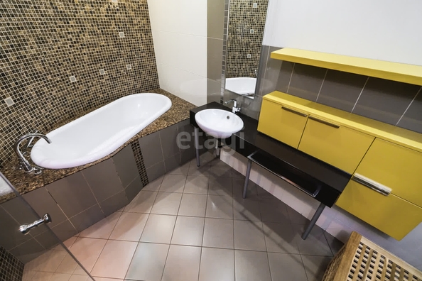 
  Продается 3-комн. квартира, 86.6 м², Холодильная ул, д. 17
. Фото 20.