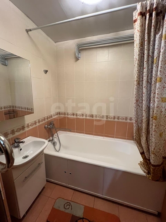 
  Продается 1-комн. квартира, 34.1 м², Есенина ул, д. 8/1
. Фото 3.